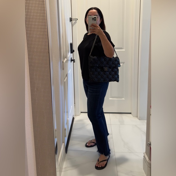 AUTHENTIC LARGE CHANEL WALK OF FAME LAMB SKIN FLAP - Picture 13 of 15